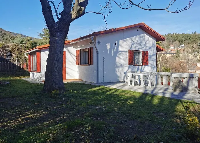 Casita Independiente Con Jardin Y Chimenea.